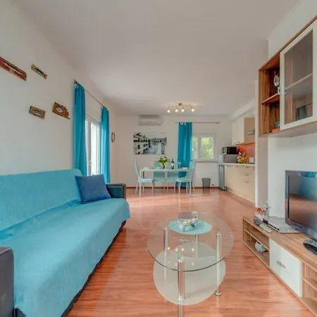 Between Sky And Sea Трогир